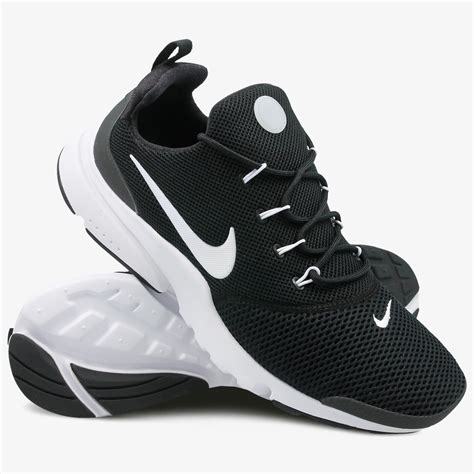 nike schuhe mit schwarzer sohle|Nike herren schuhe schwarz.